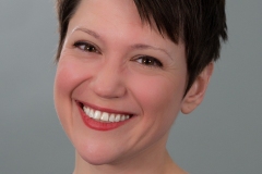 Corrie-Headshot-2020-Smiling